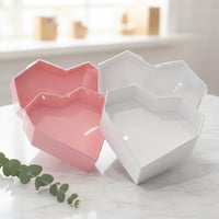 علب ورقيه مميزه شكل قلب