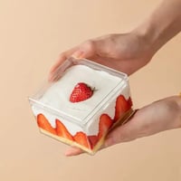 علب اكريلك مربعه 8.5*8.5*6.5 سم