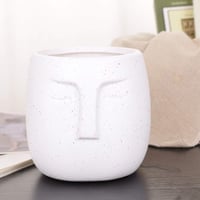 احواض زهور وشموع