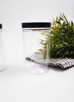 برطمان بغطاء اسود