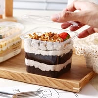 علب مربعه بلاستيك