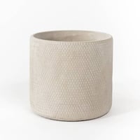 احواض زهور وشموع