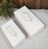 علب بيد ابيض