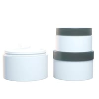 علب كريم ابيض بغطاء رمادي