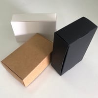 صناديق شحن بعدة الوان 20*14*7 سم