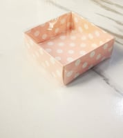 علب مربعه بسلوفان داخلي