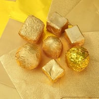 رول لف الشوكلاته قصدير ذهبي وجهبن