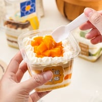 علب حلا مربعه بملعقه