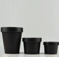 زبديات بودينق غطاء ورقي لون اسود بالكرتون