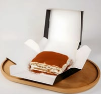 علب برجر وحلويات