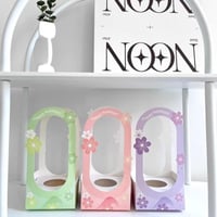 حامل ورد وكيك فاخر