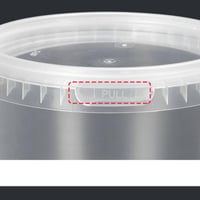 علب بلاستيك معمول وتمر دائري