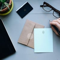 استيكر شفاف دائري