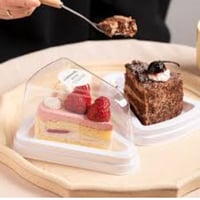 علب مثلثه بلاستيك