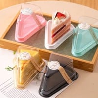 علب مثلثه بلاستيك