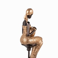 مجسم فني بملامح افريقية