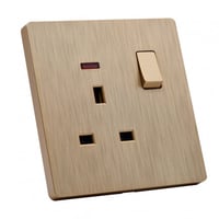 فيش بمفتاح 13 امبير مفرد بيانو ذهبي 7*7