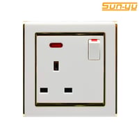 فيش مفرد بمفتاح ولمبة 13 امبير أبيض ذهبي SUNYU8