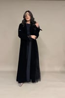 عبايه مخمل كوري + دانتيل فرنسي