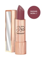 نورة بو عوض احمر شفاه مطفي