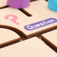 متاهة الحروف الخشبية