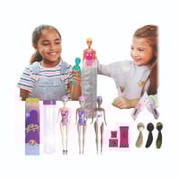 دمية باربي بالماء