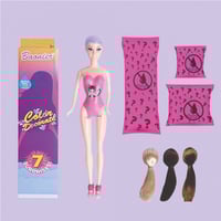 دمية باربي بالماء