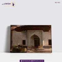 نافورة عند مدخل معلم أثري