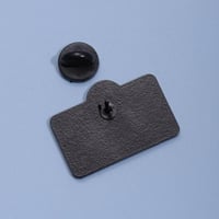 بروش - قطعة على شكل كاميرا