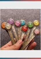 فاصل قراءة معدني ومسطرة