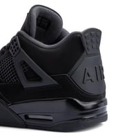 حذاء رياضة اسود بتصميم مميز