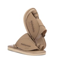 نعال شرقي مطرز جلد جملي فاتح