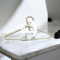 مجموعة (12) من علاقه لولو لتعليق المعاطف والفساتين...