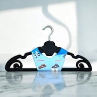 مجموعة (12) من علاقه لتعليق المعاطف والفساتين والم...