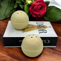 مباخر بتصميم انيق (12 قطعة) بلون سكري \ بيج مع علب...