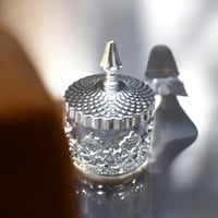 مجموعة (12) من علب توزيعات انيقة بتصميم دائري بالل...