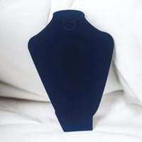 منظم اكسسوارات انيق مصمم باللون الاسود