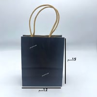 مجموعة (12) من اكياس توزيعات ورقية باللون الاسود م...