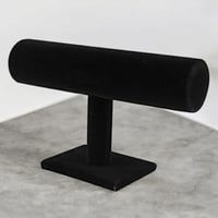 حامل لعرض الساعات و الاكسسوارات على شكل T لون أسود