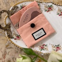 مجموعة 12 من حقيبة قوتشي مع مشط باللون اللحمي