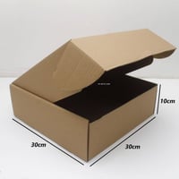 مجموعة (12) من علب كرتون للشحن والتغليف مصممة بشكل...