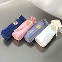 مجموعة من 12 قطعة من توزيعات سجادات ساتان بغلاف ان...