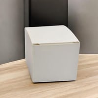 مجموعة 12 من علب ورقية بلون أبيض مقاس 8*8 سم