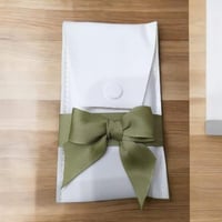 مجموعة 12 قطعه من توزيعات فرش المكياج منسقة بالشرا...