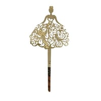 تغريسة اكريليك لون ذهبي على شكل عروسة