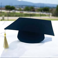 مجموعة من (12) من قبعة تخرج مخمل سادة مقاس كبير