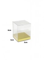 علب هدايا شفافة مع قاعدة ذهبية لتوزيعات الملكة مقا...