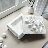 مجموعة (12) من توزيعات علب فخمة مع غطاء بشكل بوكيه...