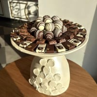 صحن تقديم بتصميم انيق من الفايبر لون سكري (بدون تع...