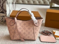 شنطة لويس فيتون Hina (متوفرة بعدة الوان)